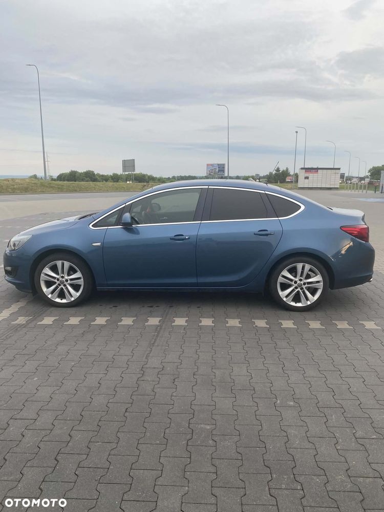 Opel Astra 1.4 T Enjoy EU6 - 3
