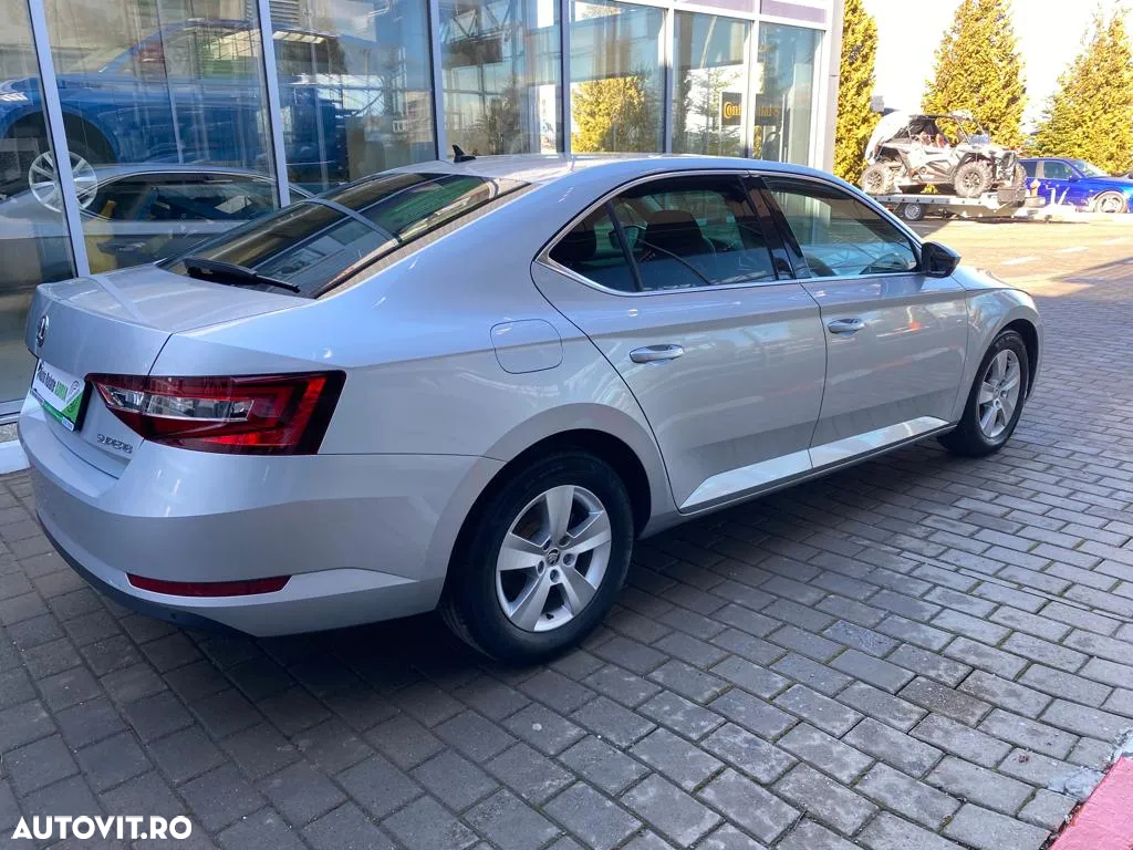 Skoda Superb 2.0 TDI DSG Ambition - 11