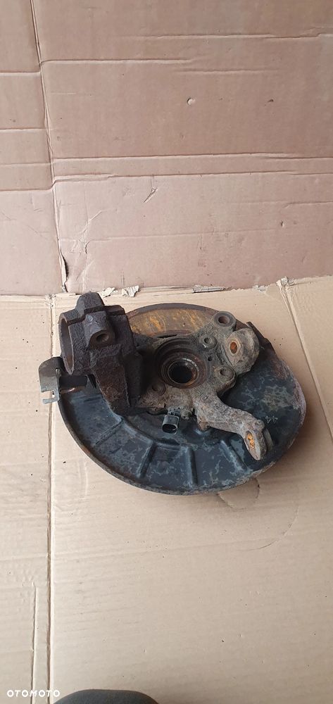 Zwrotnica piasta lewy przód VW Golf VI 6 Plus 1.6 TDI - 7