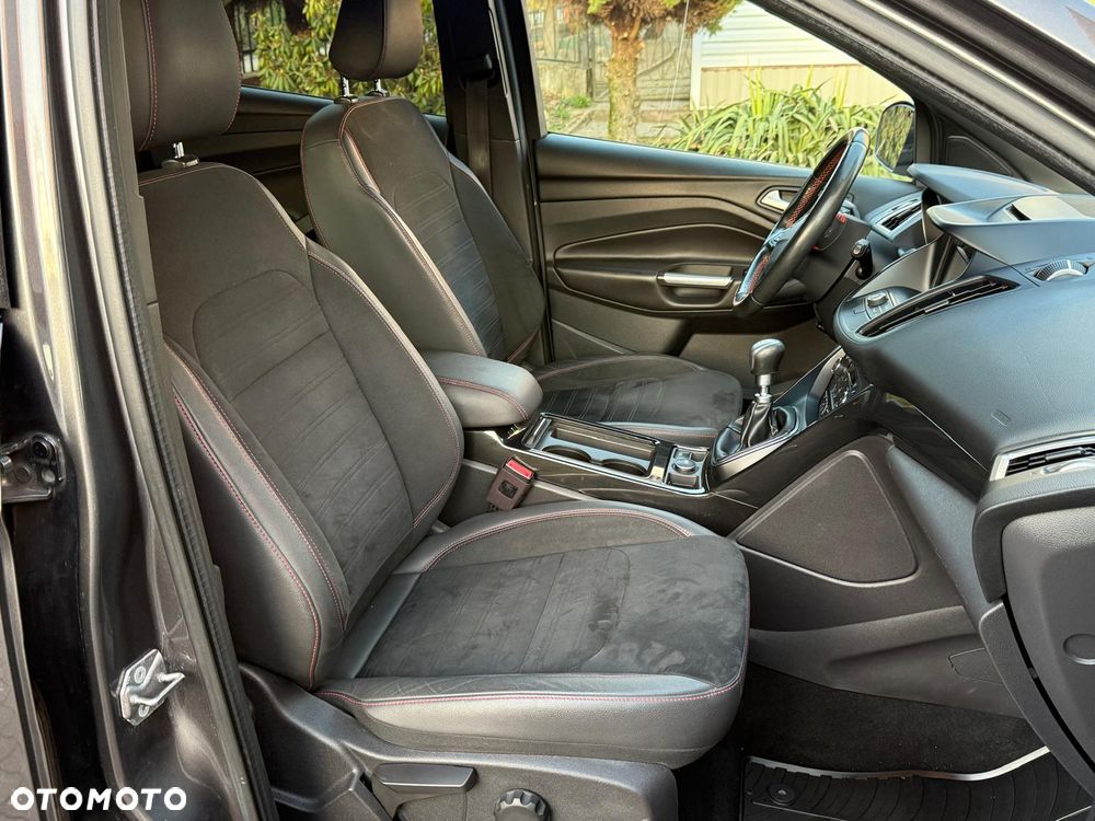 Ford Kuga 2.0 TDCi 4x4 ST-Line - 31