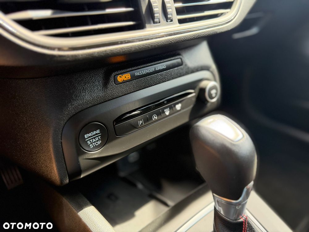 Ford Focus 1.0 EcoBoost Hybrid ST-LINE - 34