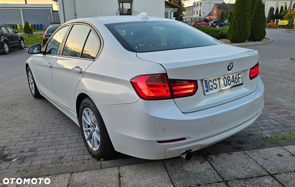 BMW Seria 3 320i - 5
