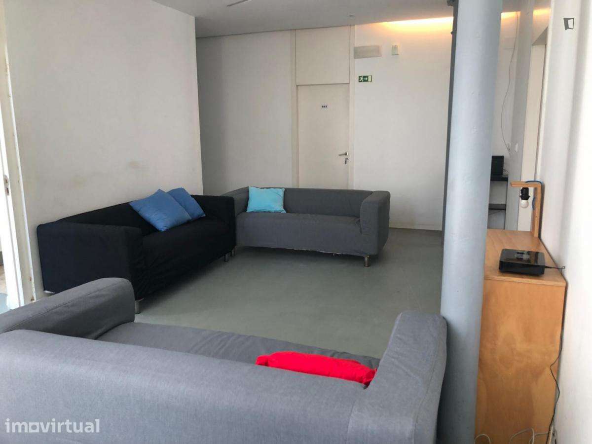 Quarto - localizado em Intendente Lisbon - Grande imagem: 3/12