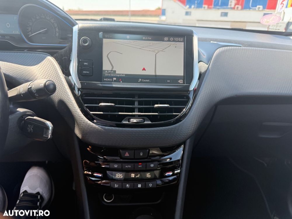 Peugeot 2008 1.2 PureTech Turbo EAT6 S&S Allure - 23