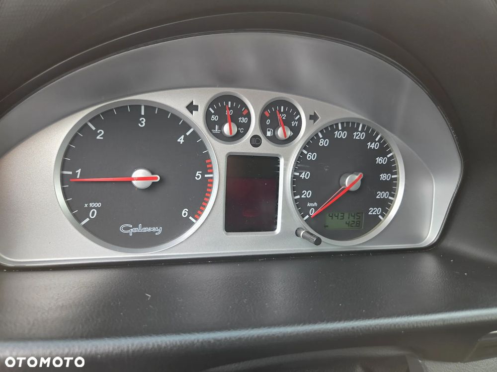 Ford Galaxy 1.9 TDI Ghia - 13