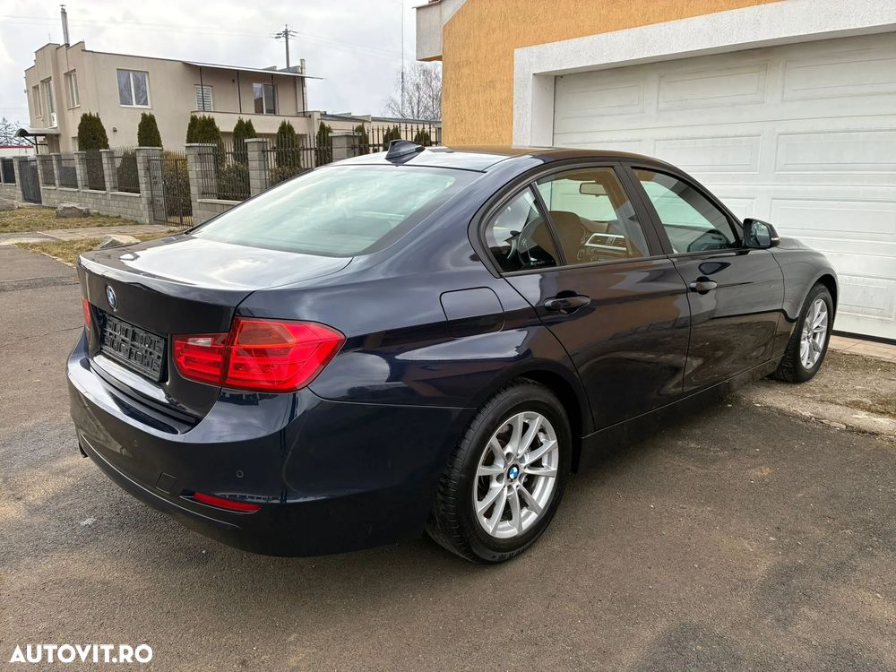 BMW Seria 3 320i Aut. - 25