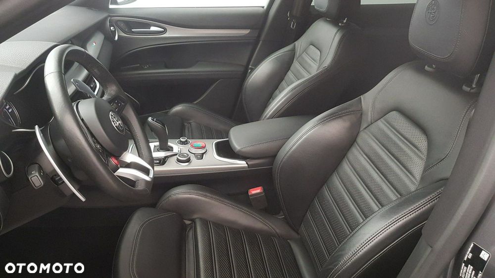 Alfa Romeo Stelvio - 16