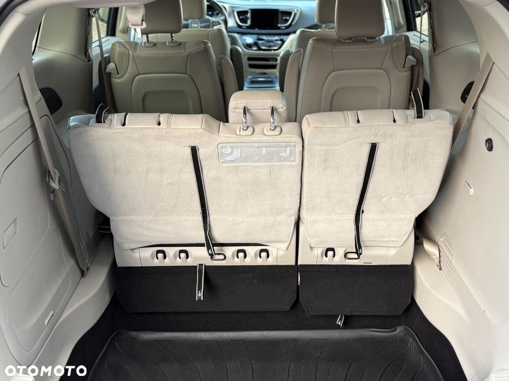 Chrysler Pacifica - 36