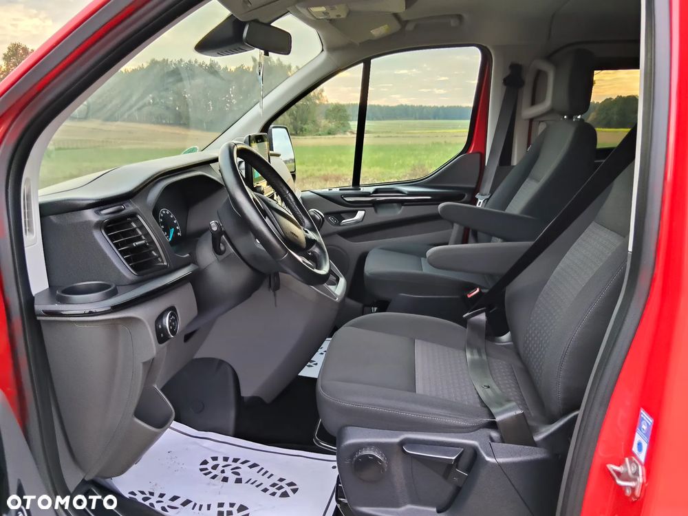 Ford Tourneo Custom - 25