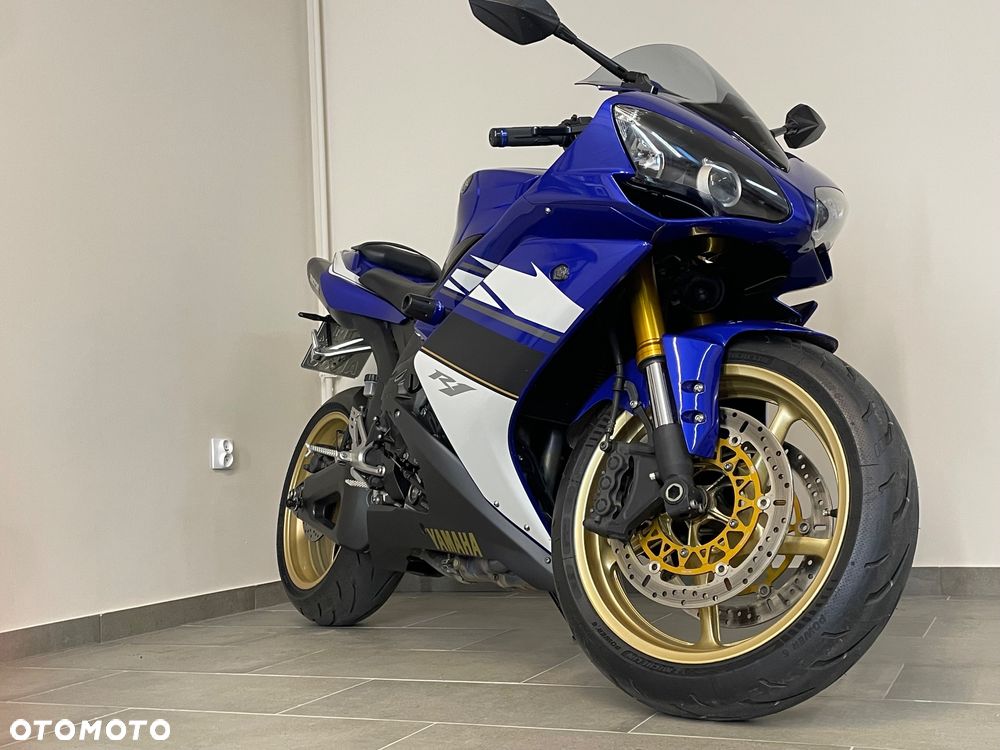 Yamaha R1 - 8