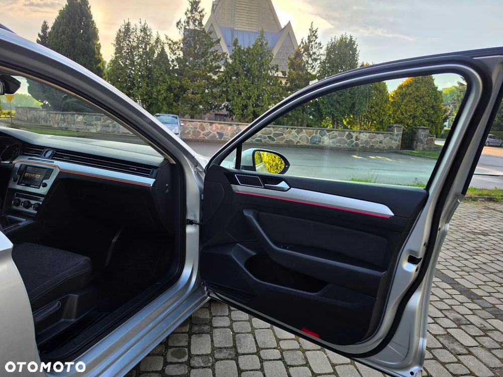 Volkswagen Passat 2.0 TDI (BlueMotion Technology) Comfortline - 37