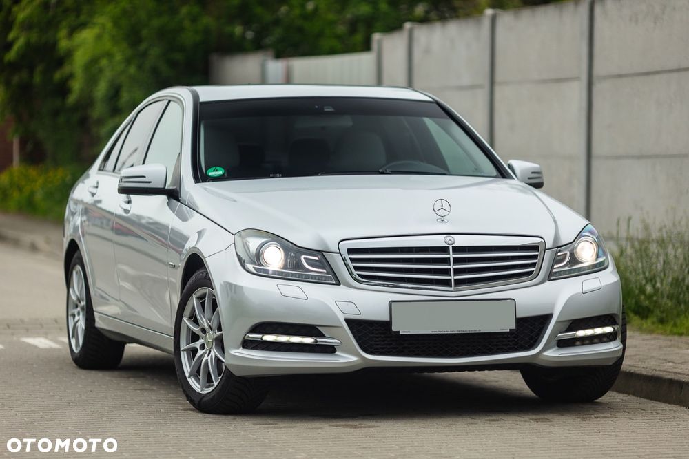 Mercedes-Benz Klasa C 200 CGI BlueEff Elegance - 11