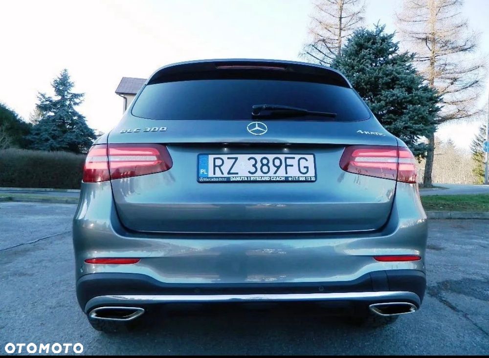 Mercedes-Benz GLC 300 4Matic 9G-TRONIC AMG Line Plus - 29