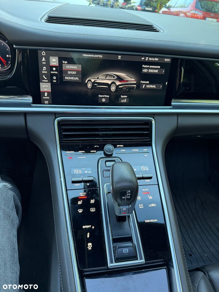 Porsche Panamera 4 - 16