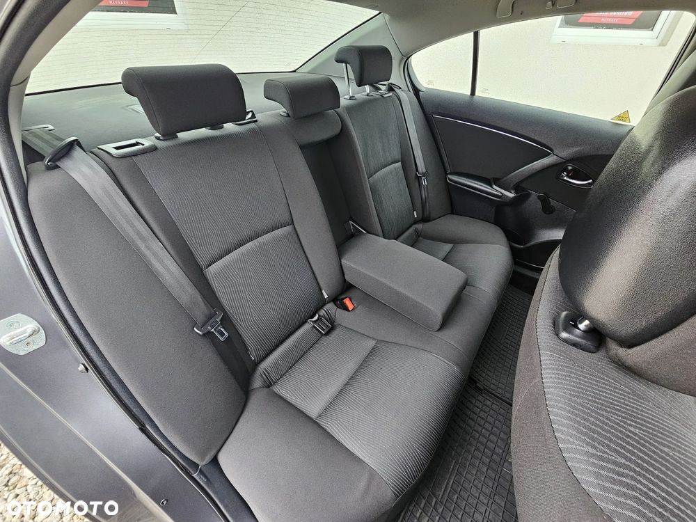 Toyota Avensis 2.0 D-4D - 14