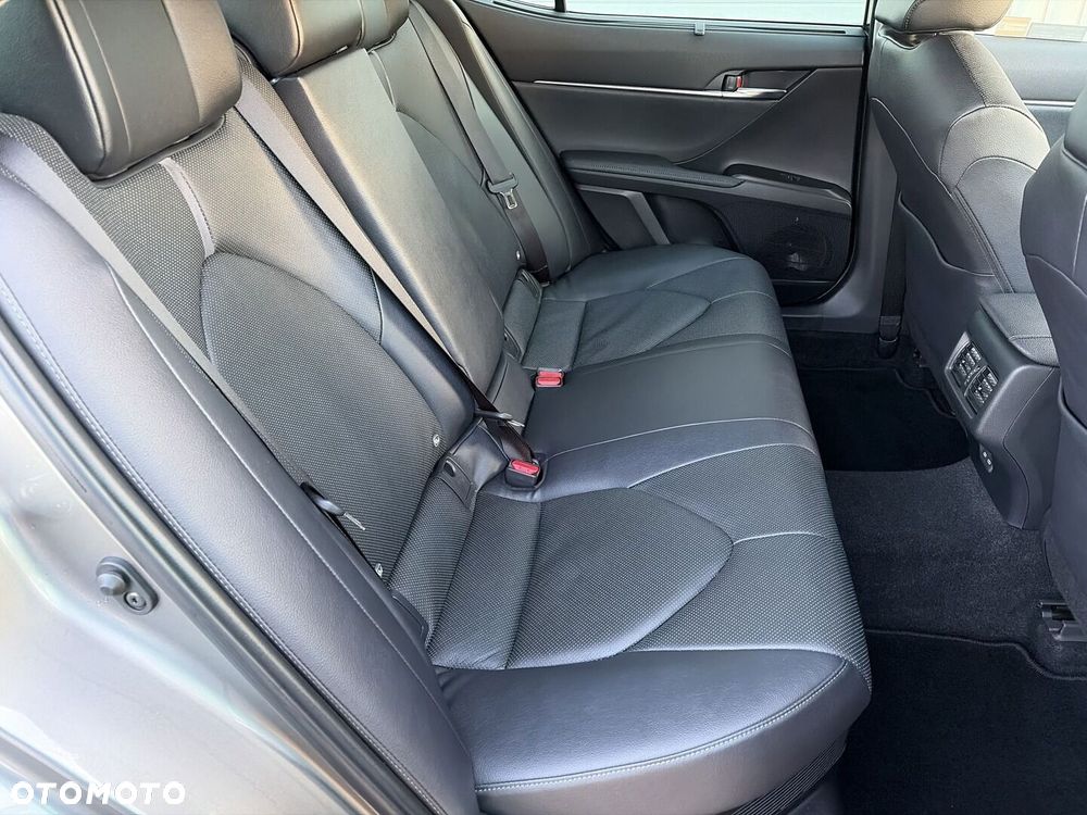 Toyota Camry 2.5 Hybrid Executive CVT - 9