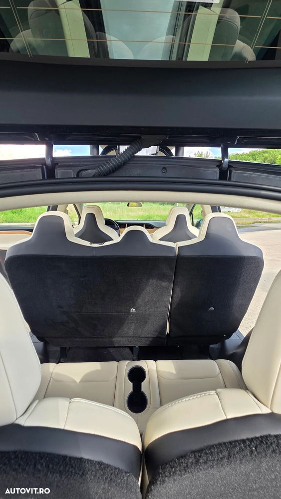 Tesla Model X - 34