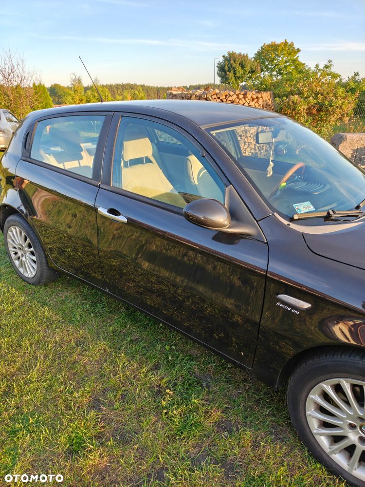 Alfa Romeo 147 1.9 JTD 16V Distinctive - 5