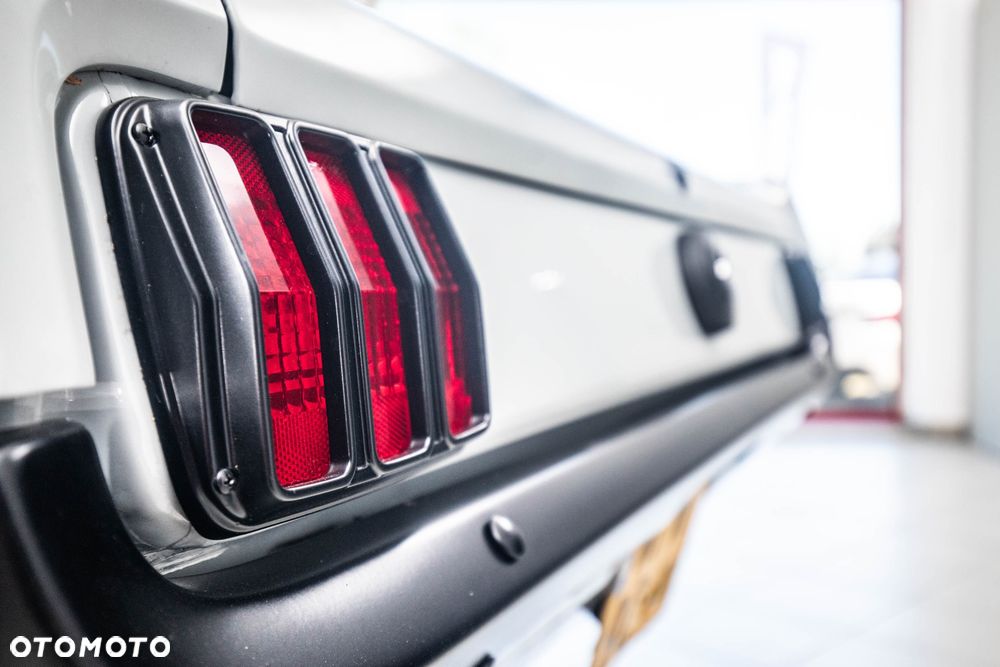 Ford Mustang - 11