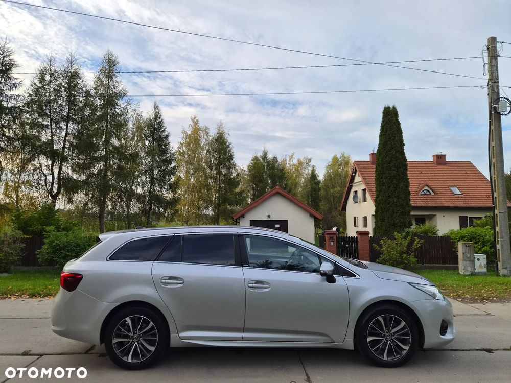 Toyota Avensis 1.8 Sol plus NAVI - 8