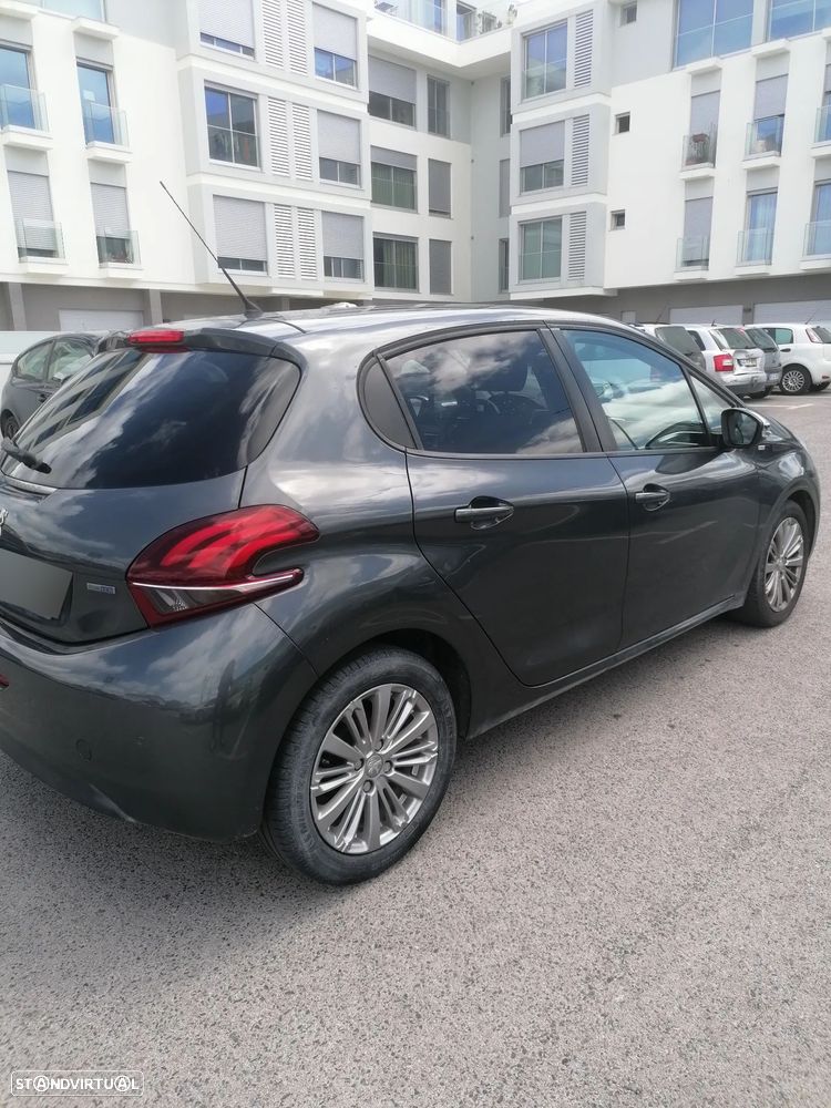 Peugeot 208 1.6 BlueHDi Style - 1
