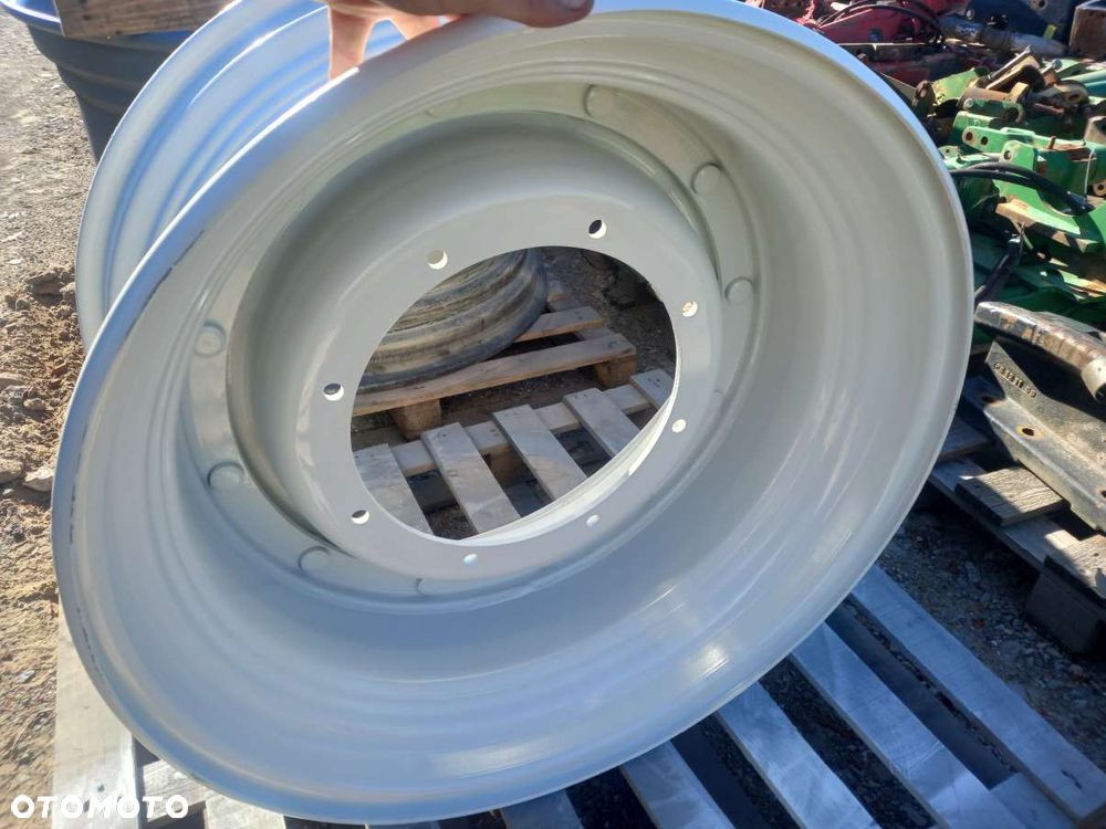 Felga przód 15x30 New Holland T7.230 - 2