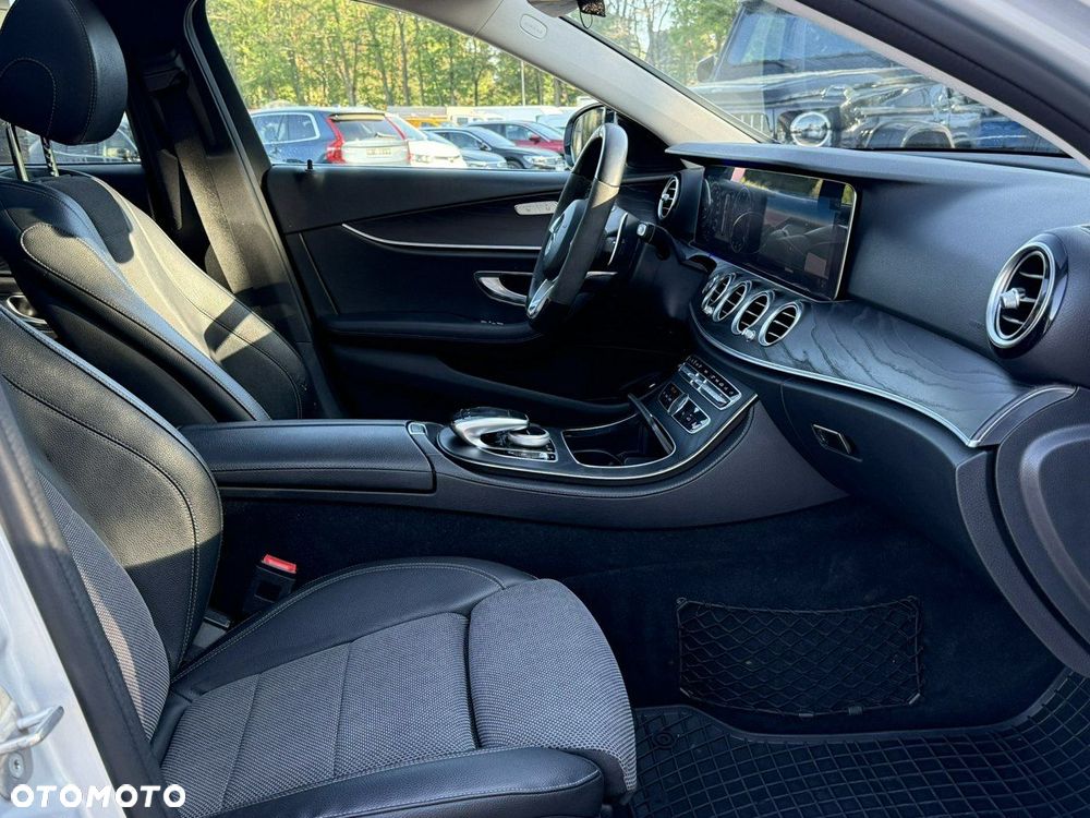Mercedes-Benz Klasa E 400 4-Matic 9G-TRONIC - 19