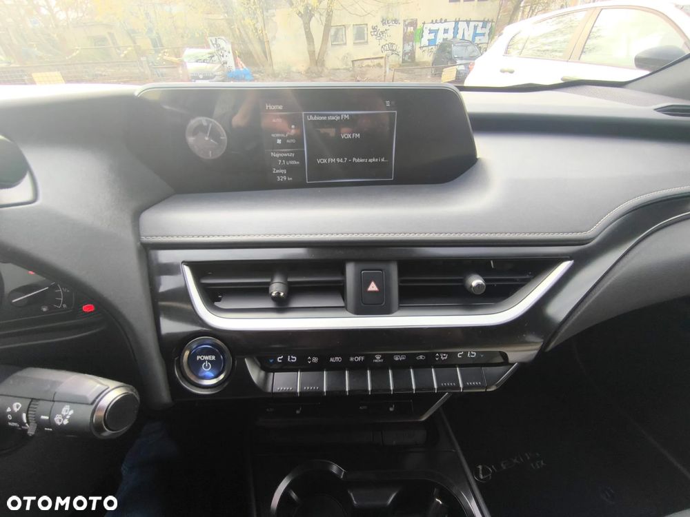 Lexus UX 250h Elegance 2WD - 23