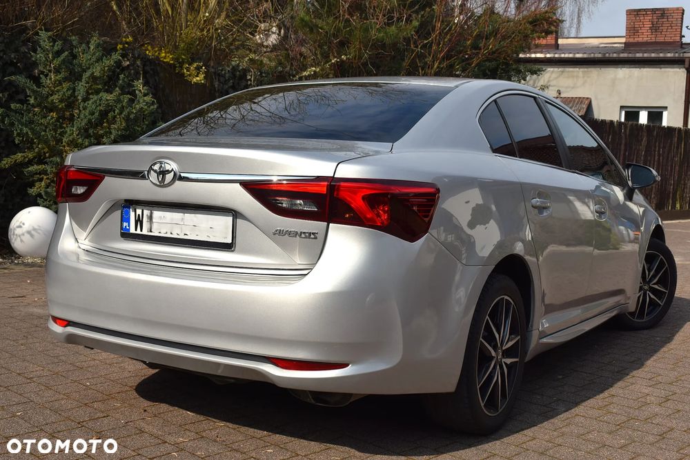 Toyota Avensis 1.8 Premium - 4