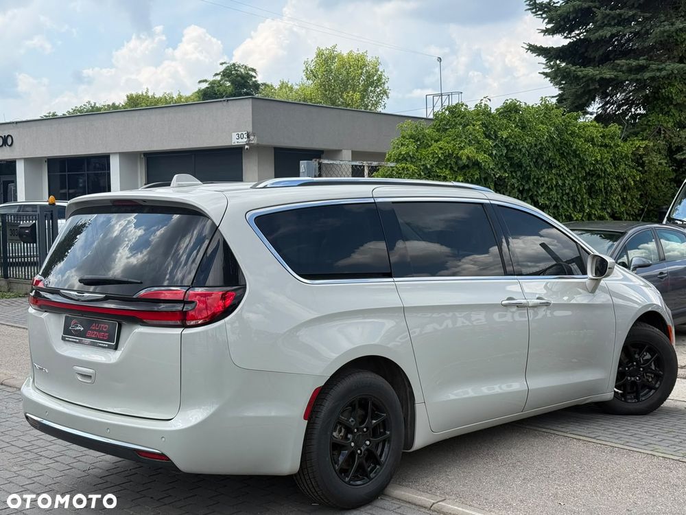 Chrysler Pacifica - 4