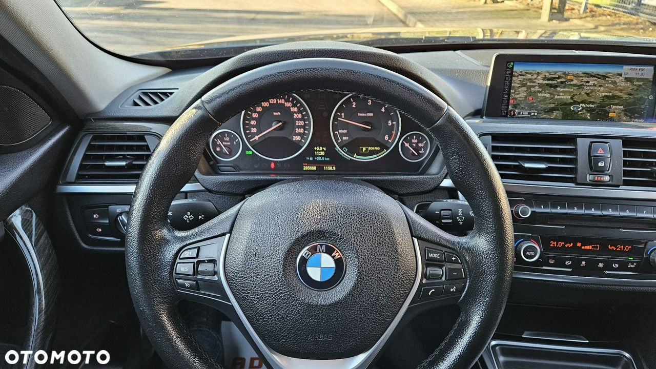 BMW Seria 3 320d Touring Luxury Line - 23