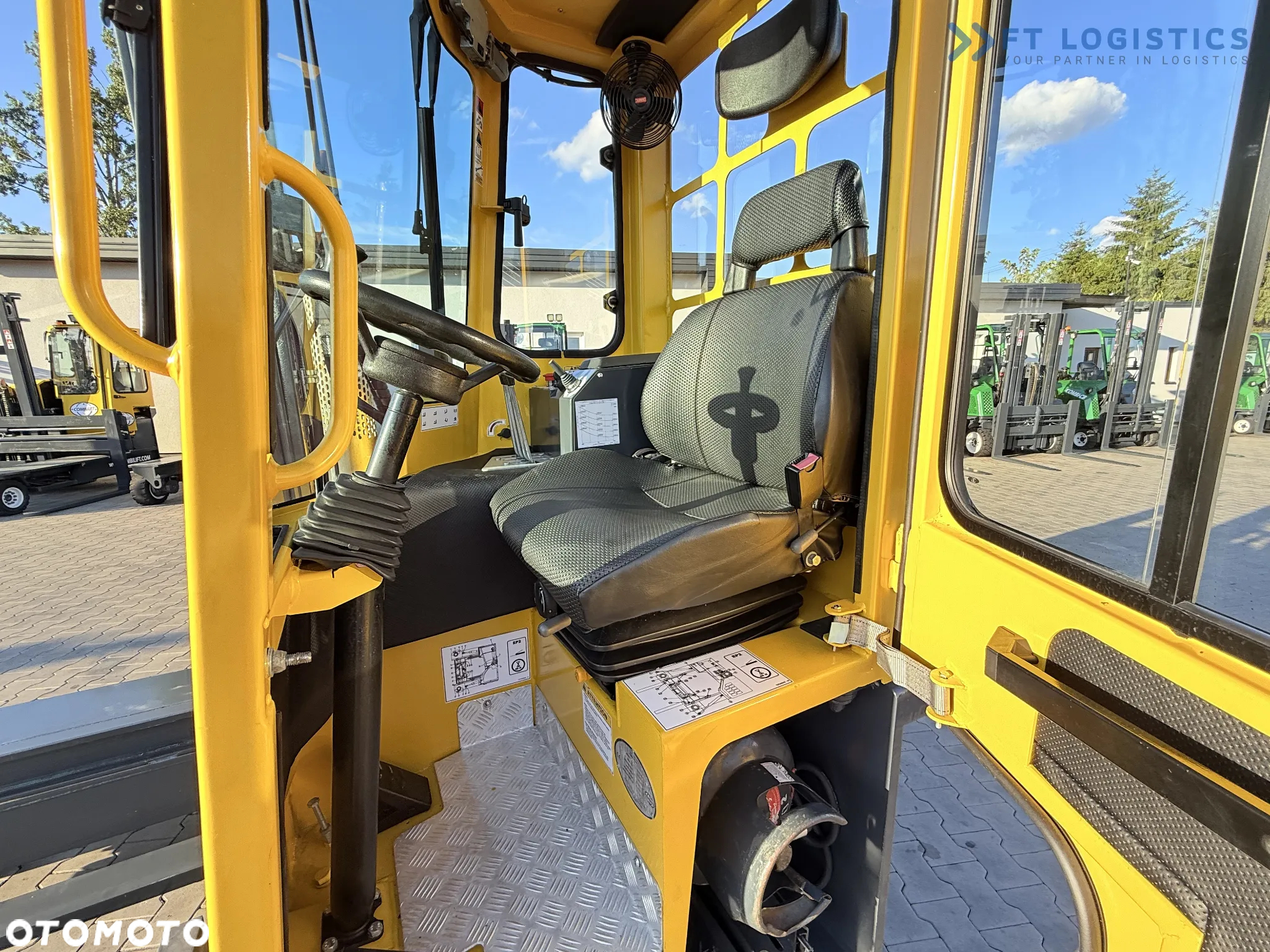 Combilift C3000 / GAS / TRIPLEX- 7600MM / POZYCJONER WIDEŁ / WOLNY SKON / PEŁNA OGRZEWANA KABINA / JEDYNIE 7868H / Szeroka oferta wózków czterokierunkowych i bocznych, dopasowanych do różnorodnych potrzeb i zastosowań. - 13