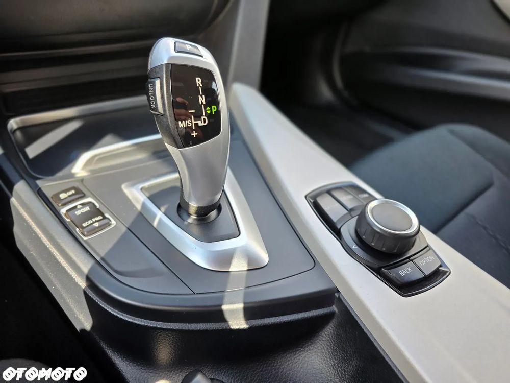 BMW Seria 3 318i GPF Advantage - 24