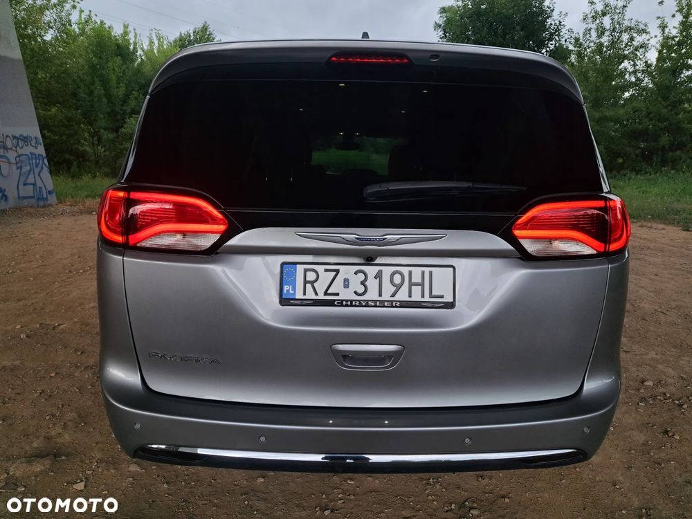 Chrysler Pacifica - 7