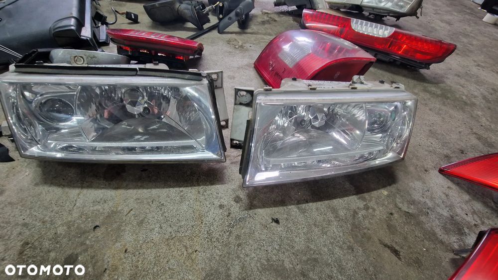 Sprzedam Lampa przednia Skoda Octavia - 1