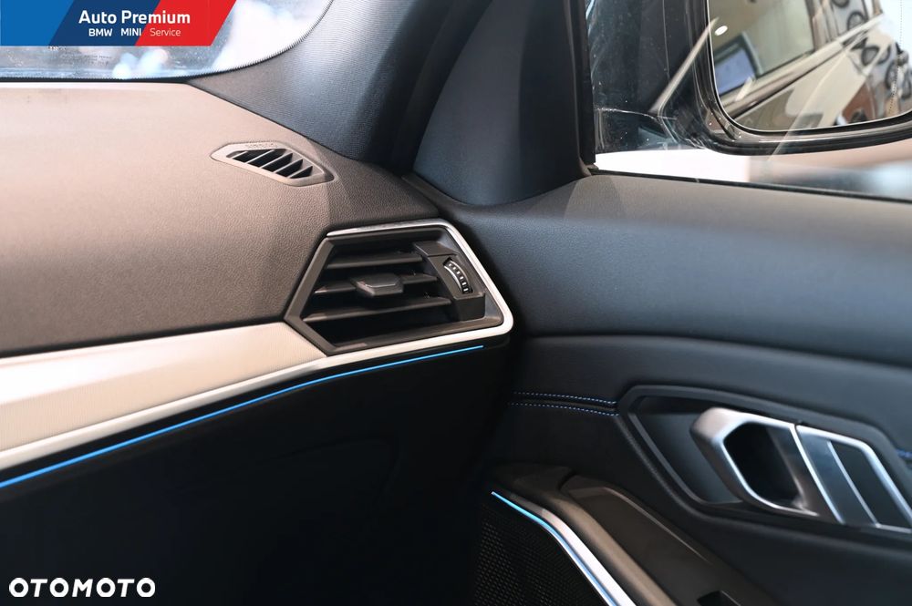 BMW Seria 3 320d xDrive mHEV - 16