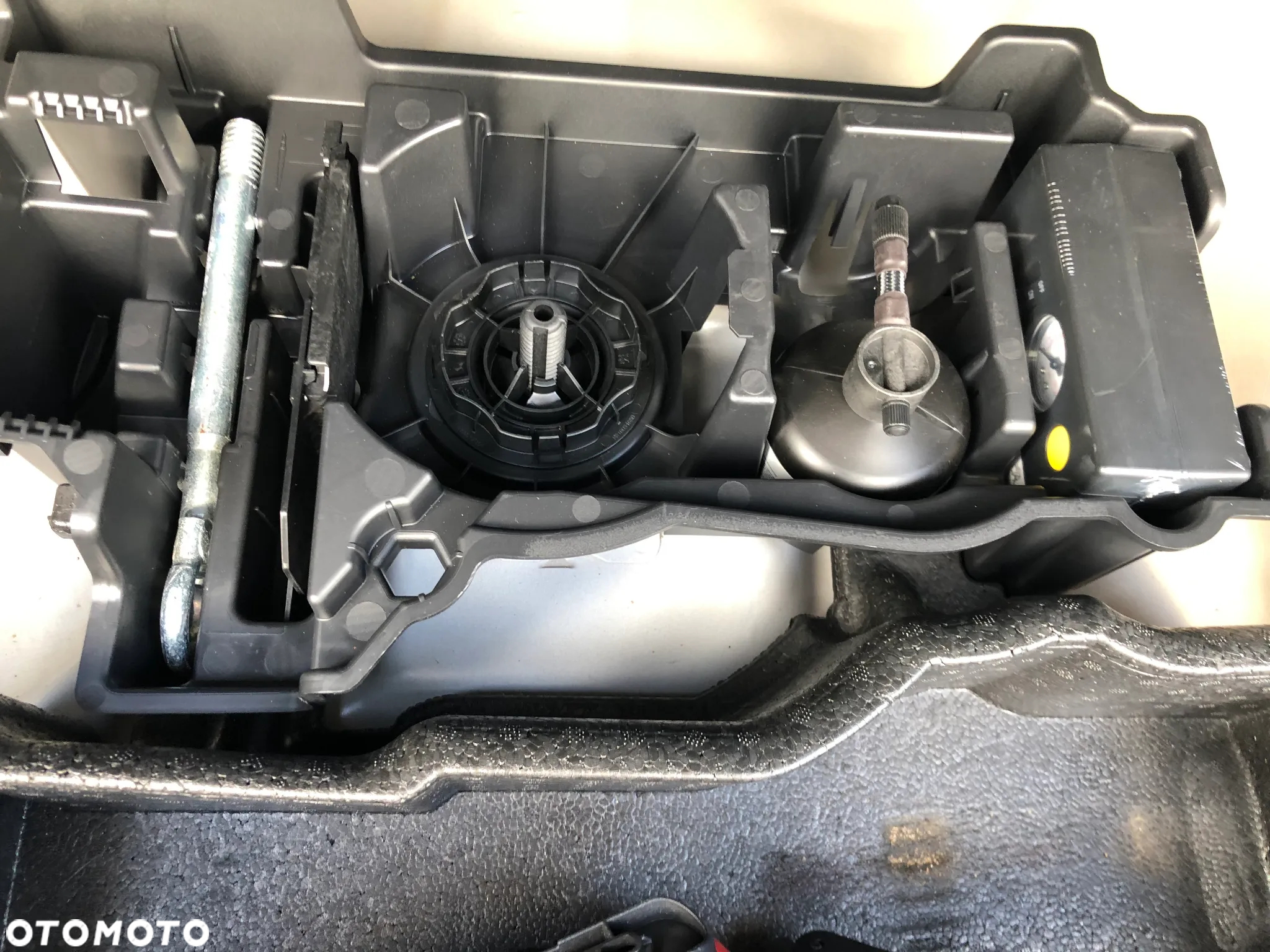 Peugeot 2008 1.2 PureTech Allure S&S EAT8 - 34