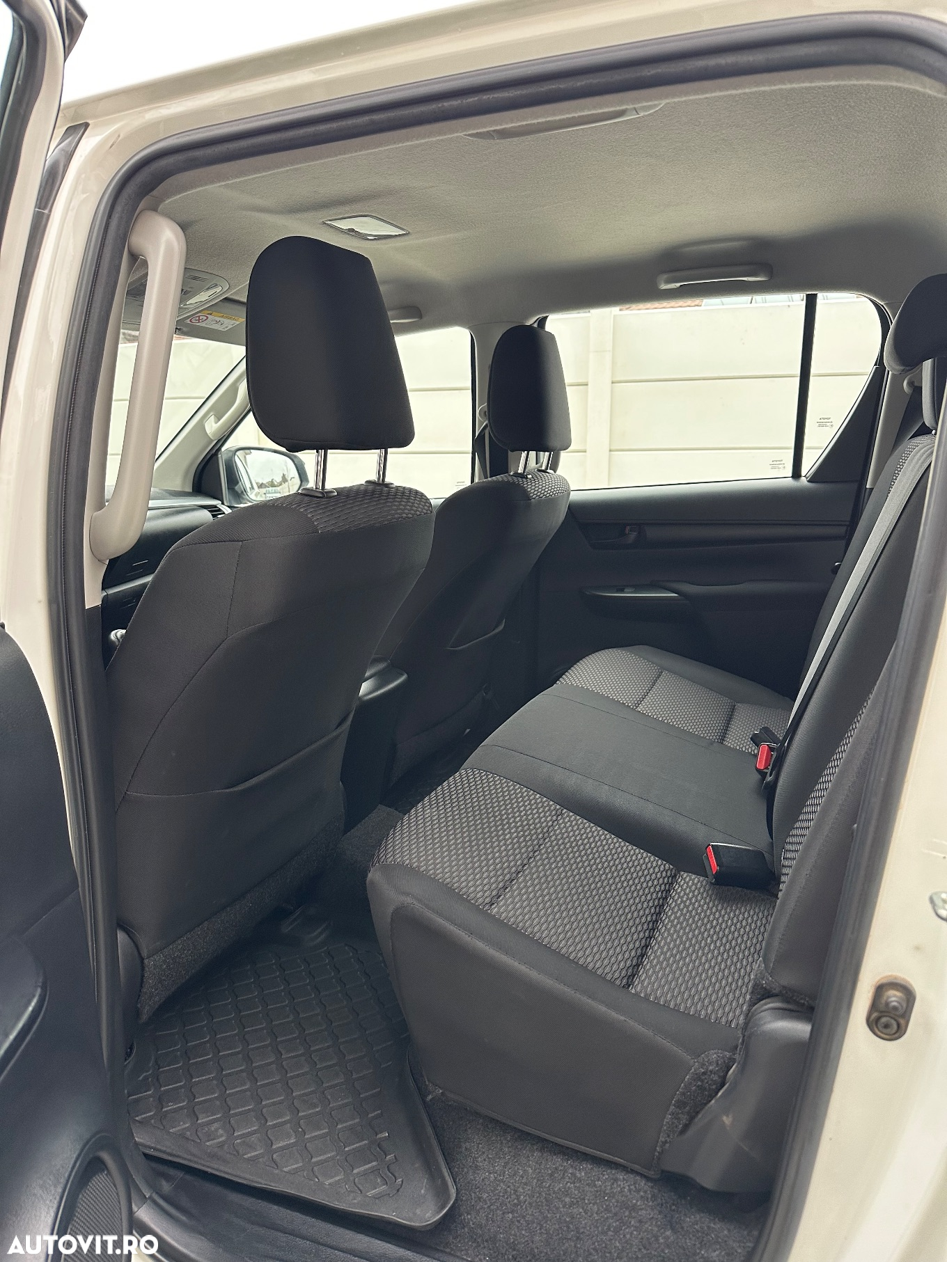 Toyota Hilux 2.4D 150CP 4x4 Double Cab 6MT Style - 13
