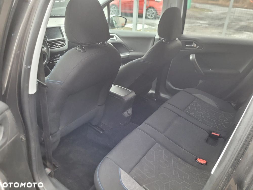 Peugeot 2008 1.2 Pure Tech GPF Style S&S - 7