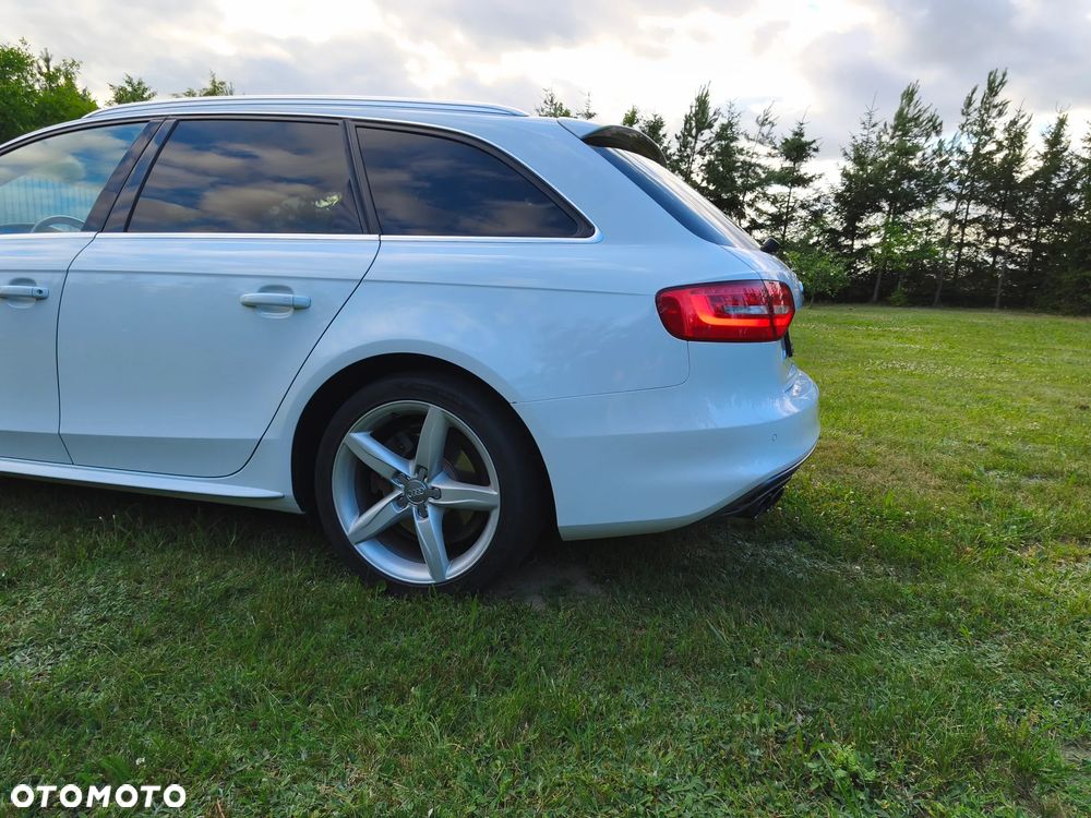 Audi A4 Avant 2.0 TDI Quattro S tronic - 11