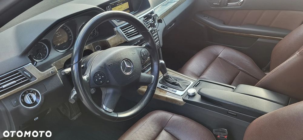 Mercedes-Benz Klasa E 250 CGI BlueEFFICIENCY Avantgarde - 17
