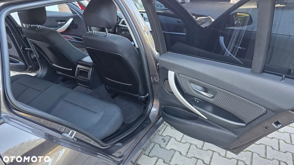 BMW Seria 3 320i Modern Line - 19
