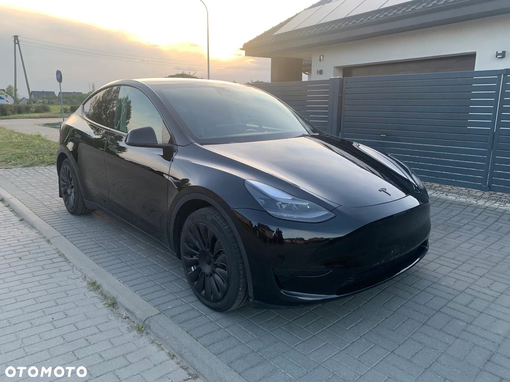 Tesla Model Y Long Range Dual Motor AWD - 2