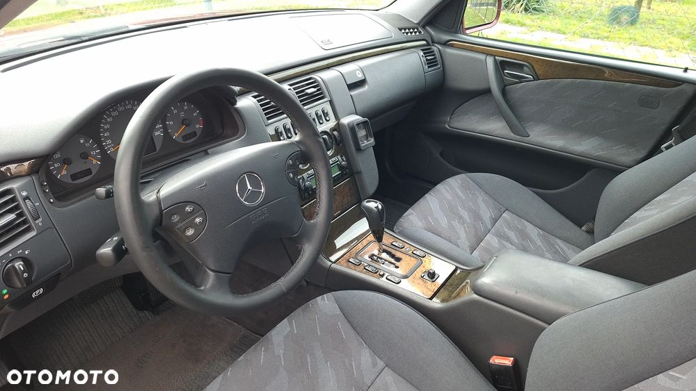 Mercedes-Benz Klasa E - 17