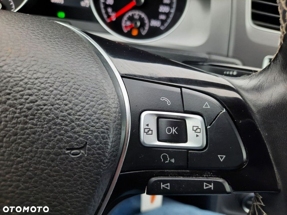 Volkswagen Golf - 28