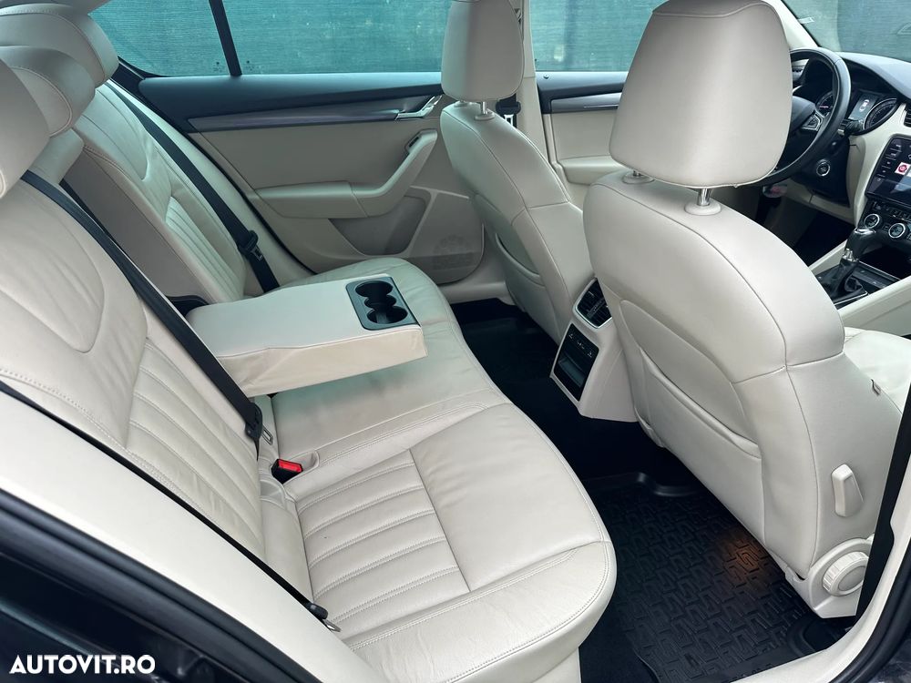 Skoda Octavia 1.6 TDI DSG Style - 16