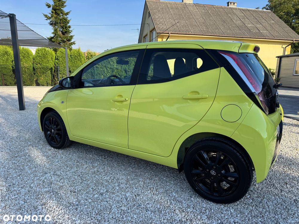 Toyota Aygo x mit x-business Paket - 10