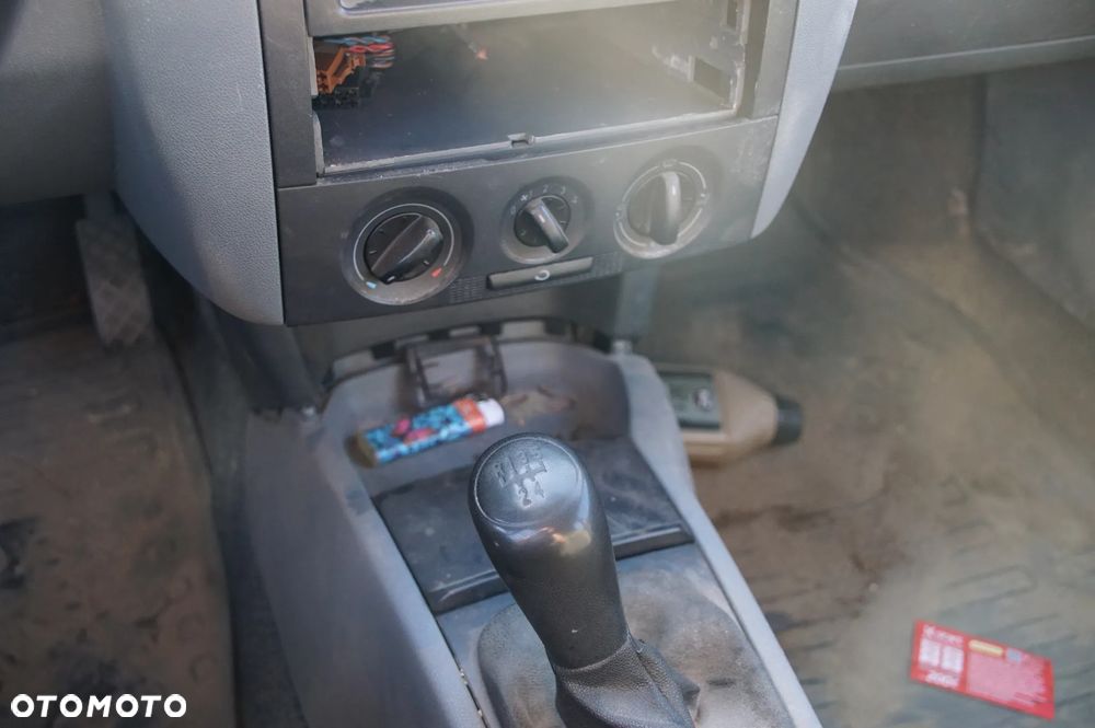 Auto na części - Skoda Fabia I 1.2 12V 64 KM AZQ GSB LF5K 2004R Silnik Skrzynia Błotnik Drzwi Szyba Lampa Lusterko Klapa Maska Deska Kokpit Sterownik Moduł Czujnik Licznik - 13