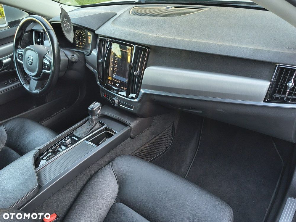 Volvo V90 D3 Momentum - 32