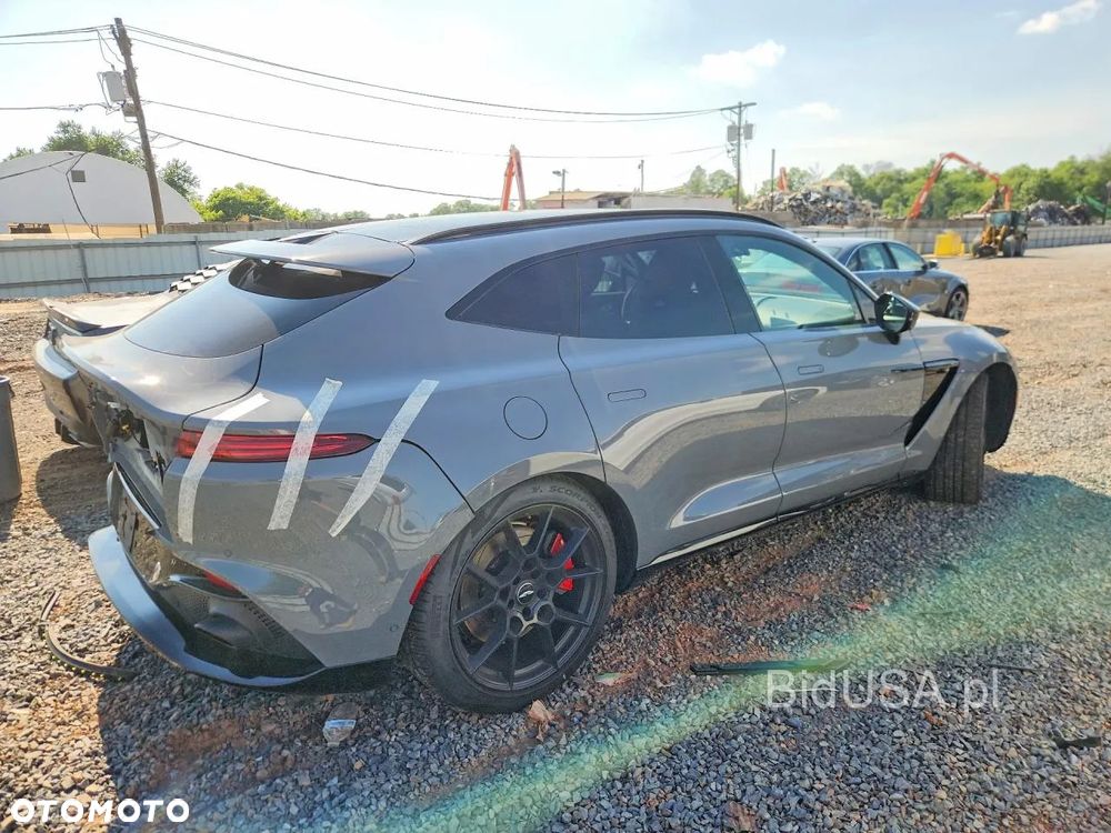 Aston Martin DBX - 3